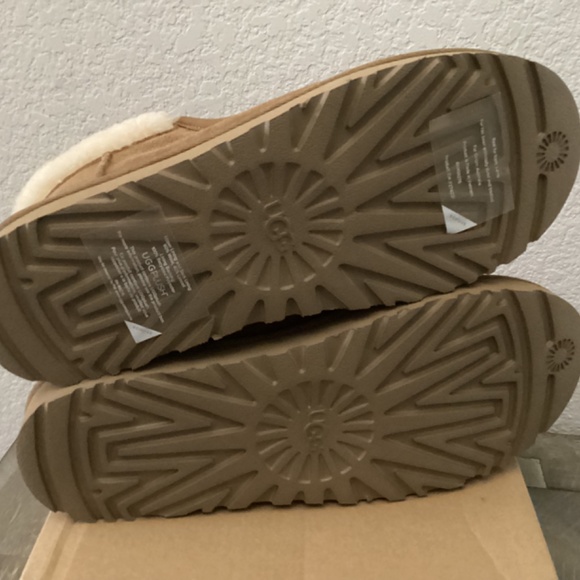 UGG® Women's Funkarra Zip Cuffed Cold-Weather Booties, size 9 - Picture 7 of 13